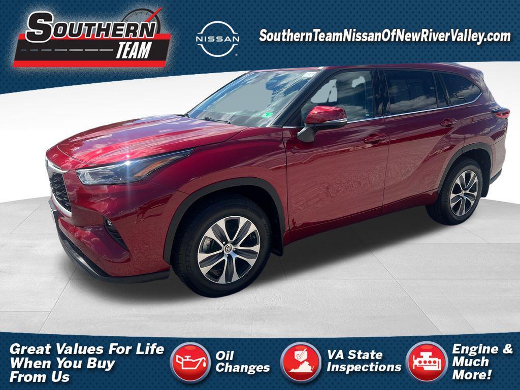 used 2022 Toyota Highlander car, priced at $36,987