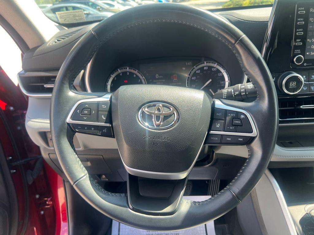 used 2022 Toyota Highlander car, priced at $36,987
