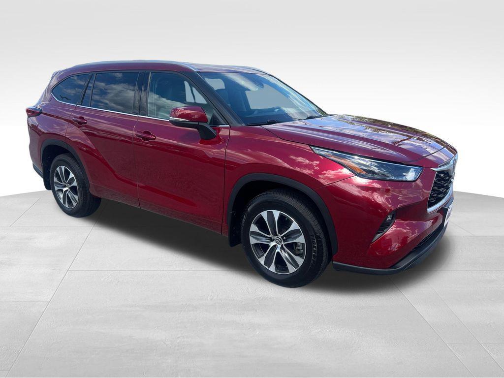 used 2022 Toyota Highlander car, priced at $36,987