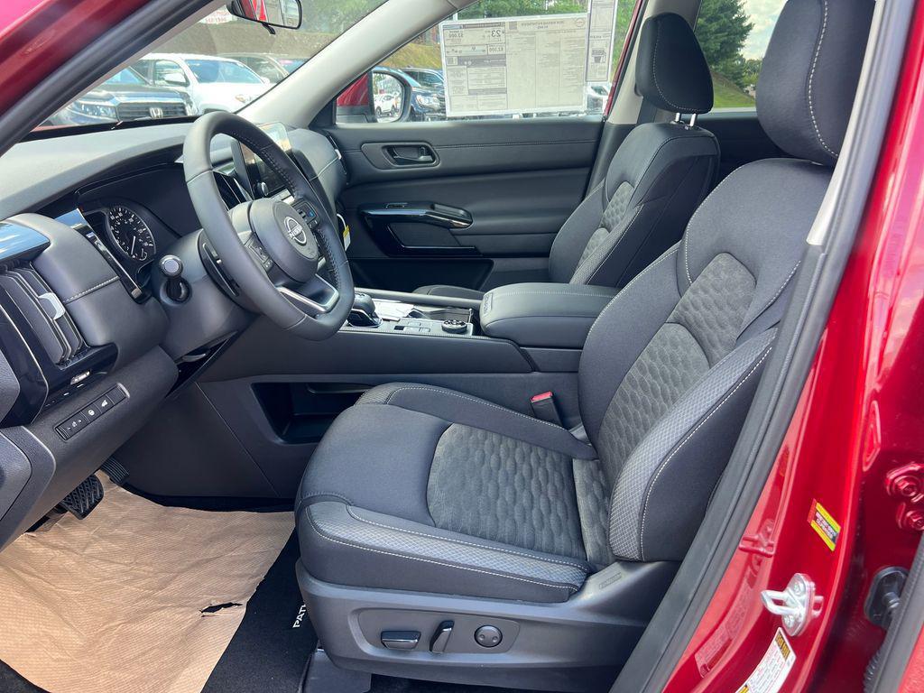 new 2025 Nissan Pathfinder car, priced at $40,769