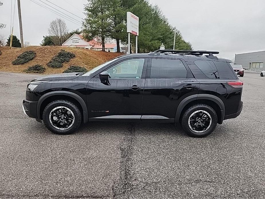 new 2024 Nissan Pathfinder car, priced at $42,004