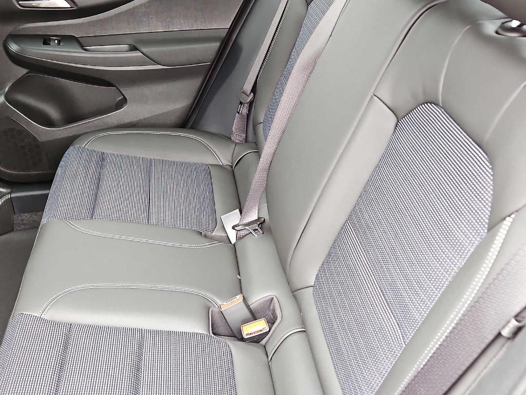 new 2025 Buick Envista car, priced at $24,999