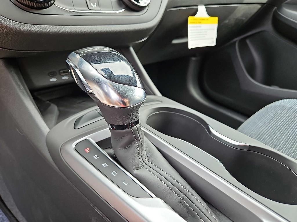 new 2025 Buick Envista car, priced at $24,999