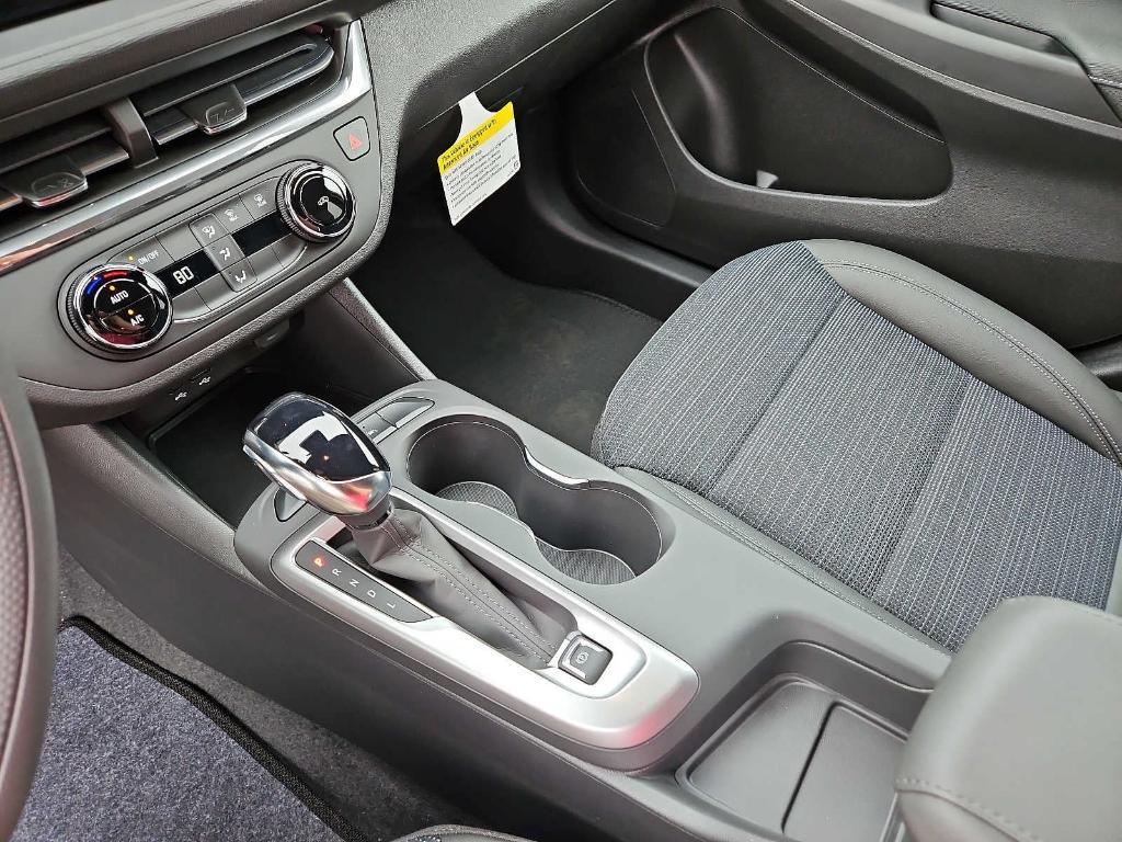new 2025 Buick Envista car, priced at $25,589