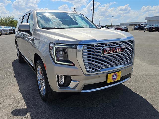 used 2023 GMC Yukon XL car, priced at $73,664