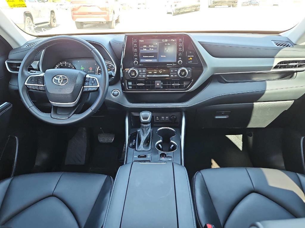 used 2022 Toyota Highlander car, priced at $36,512