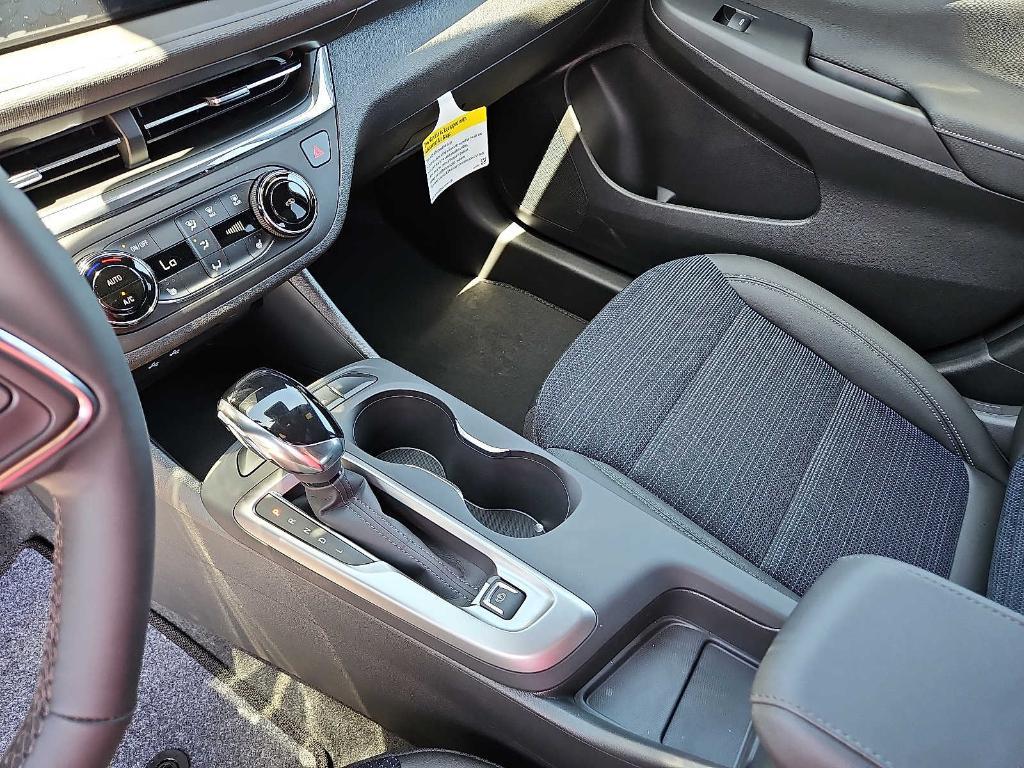 new 2025 Buick Envista car, priced at $25,999