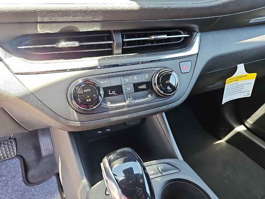 new 2025 Buick Envista car, priced at $25,999