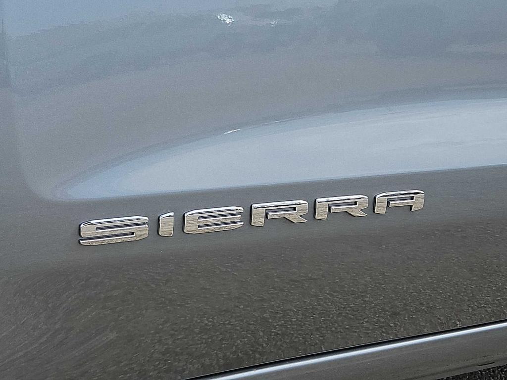 new 2025 GMC Sierra 1500 car, priced at $40,315