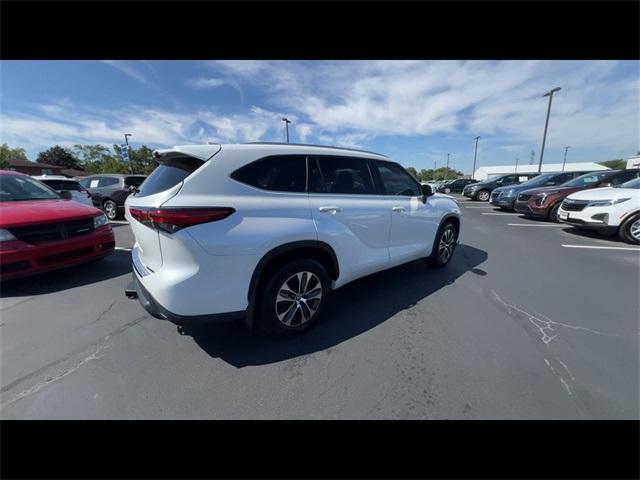 used 2022 Toyota Highlander car, priced at $32,861