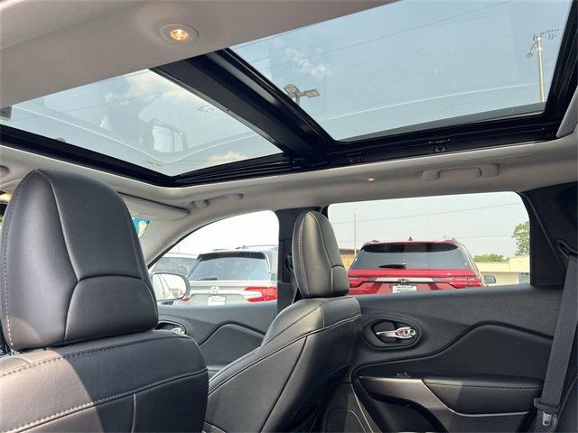 used 2022 Jeep Cherokee car, priced at $26,994