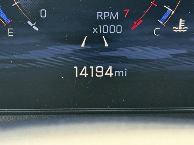 used 2024 Chevrolet Traverse car, priced at $39,997