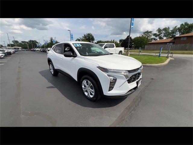 used 2025 Chevrolet Trax car, priced at $22,994