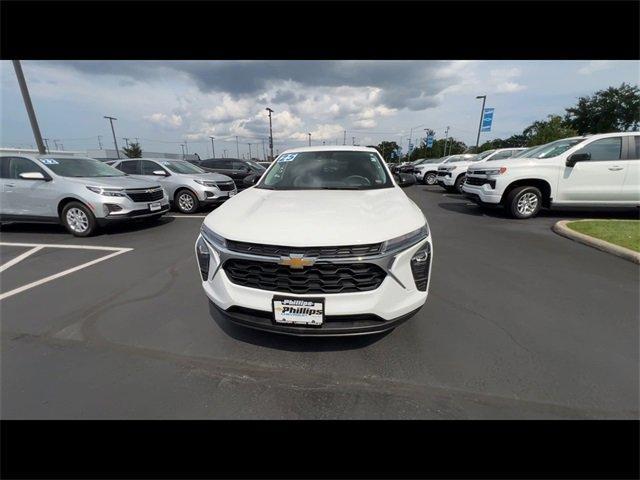 used 2025 Chevrolet Trax car, priced at $22,994
