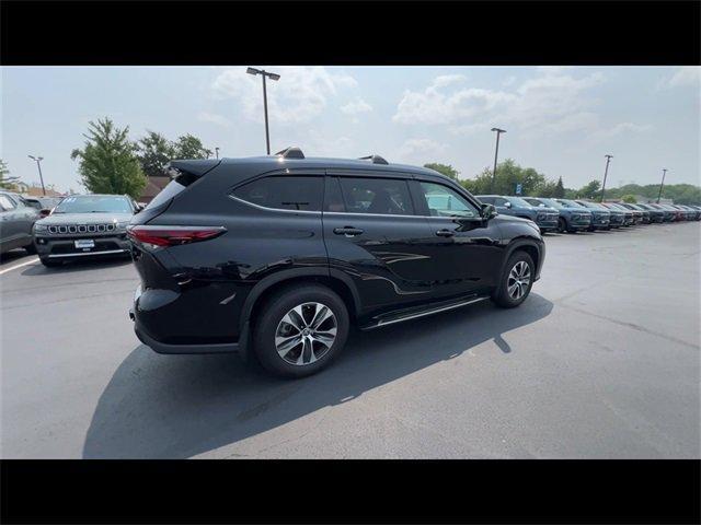 used 2024 Toyota Highlander car, priced at $41,662