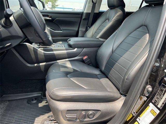 used 2024 Toyota Highlander car, priced at $41,662