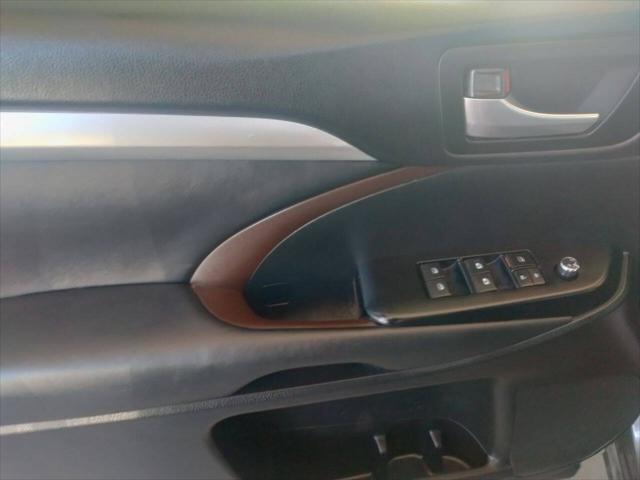 used 2015 Toyota Highlander car, priced at $19,950