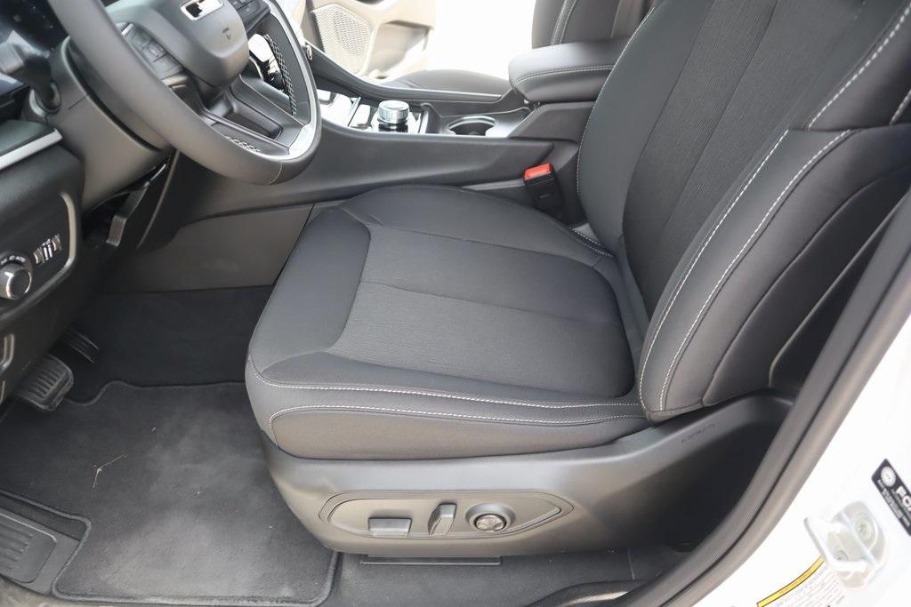 new 2025 Jeep Grand Cherokee car, priced at $37,727