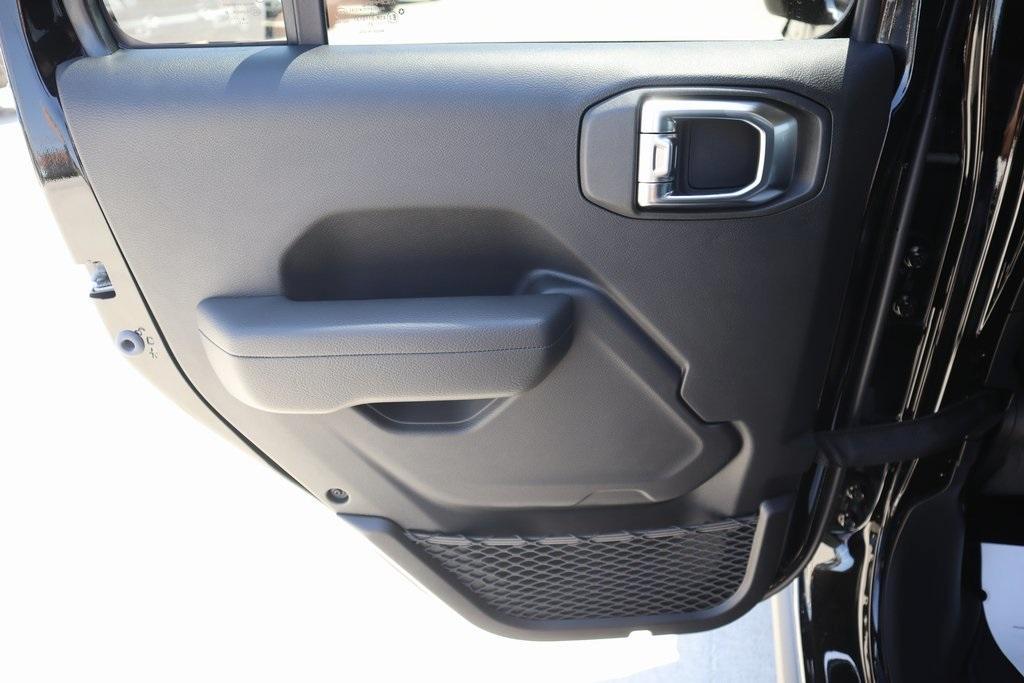new 2025 Jeep Gladiator car, priced at $41,769