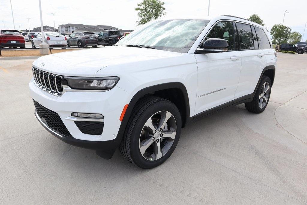 new 2025 Jeep Grand Cherokee car, priced at $49,987