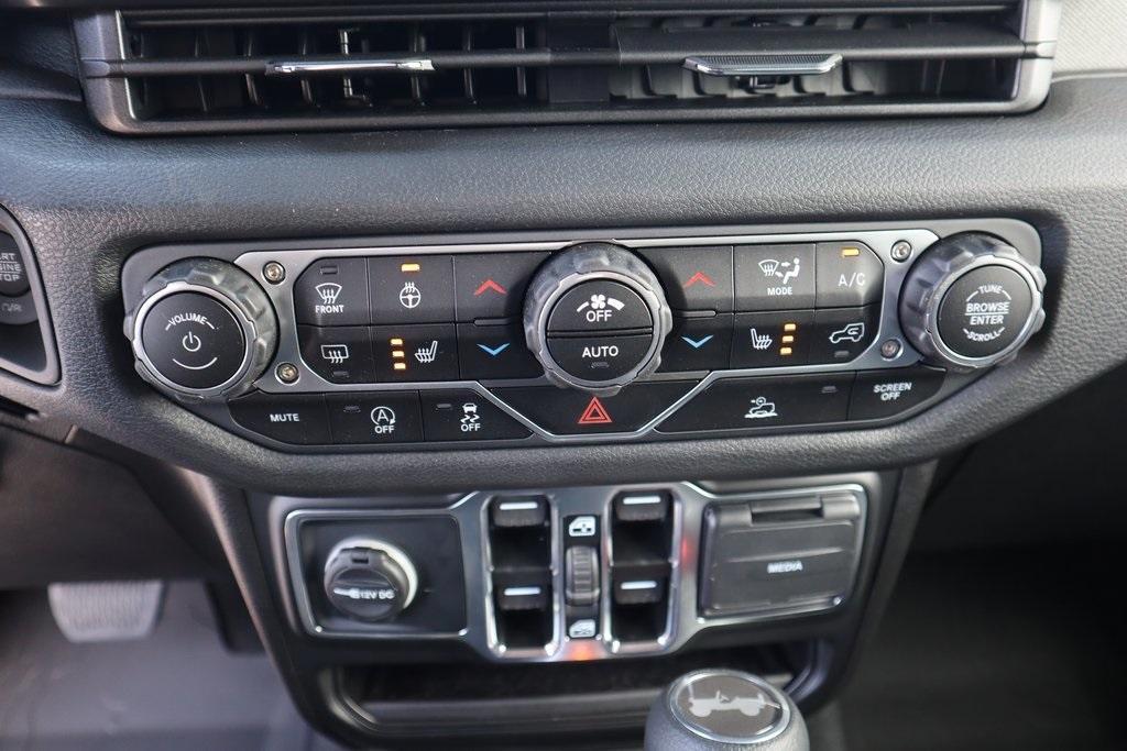 new 2025 Jeep Wrangler car, priced at $43,402