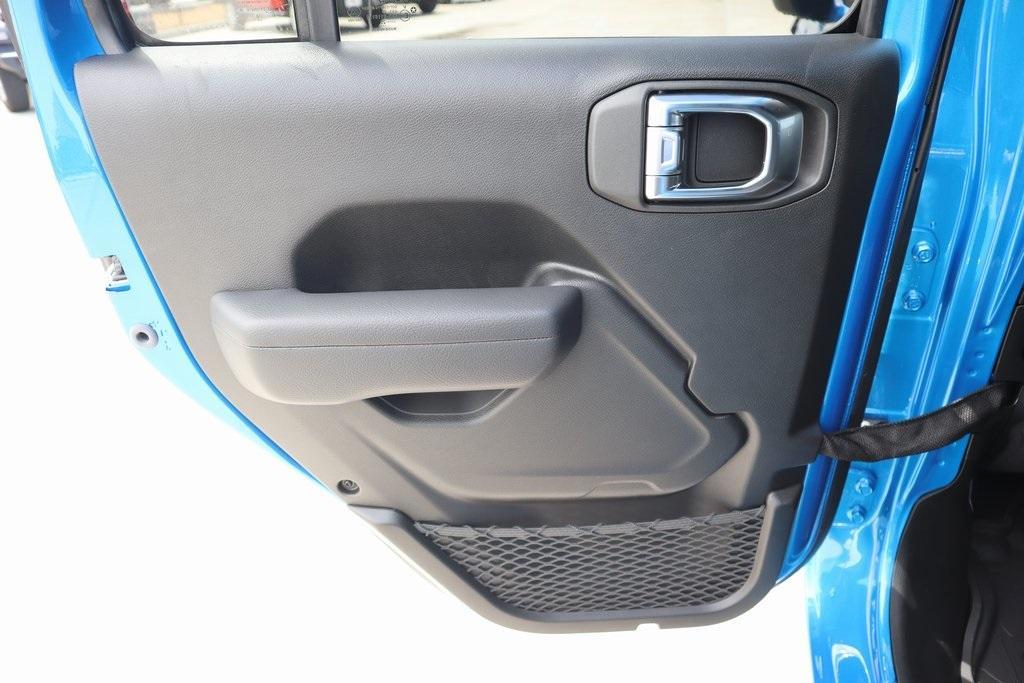 new 2025 Jeep Wrangler car, priced at $43,402
