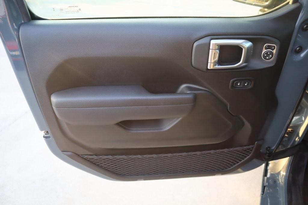 new 2025 Jeep Wrangler car, priced at $37,376