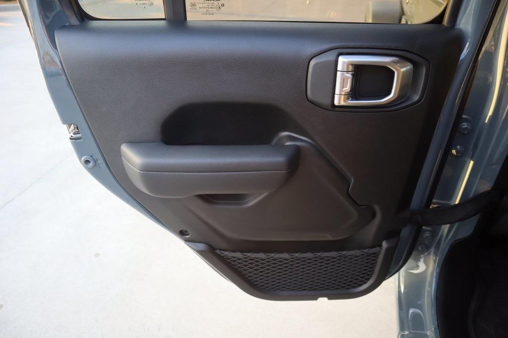 new 2025 Jeep Wrangler car, priced at $37,376