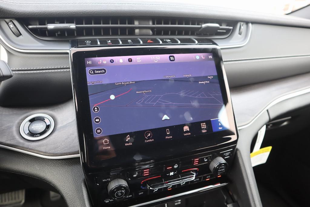 new 2025 Jeep Grand Cherokee car, priced at $40,853