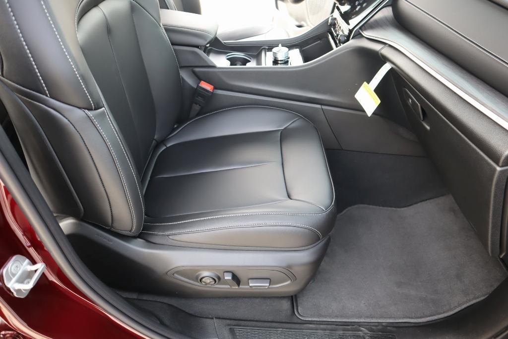 new 2025 Jeep Grand Cherokee car, priced at $40,853