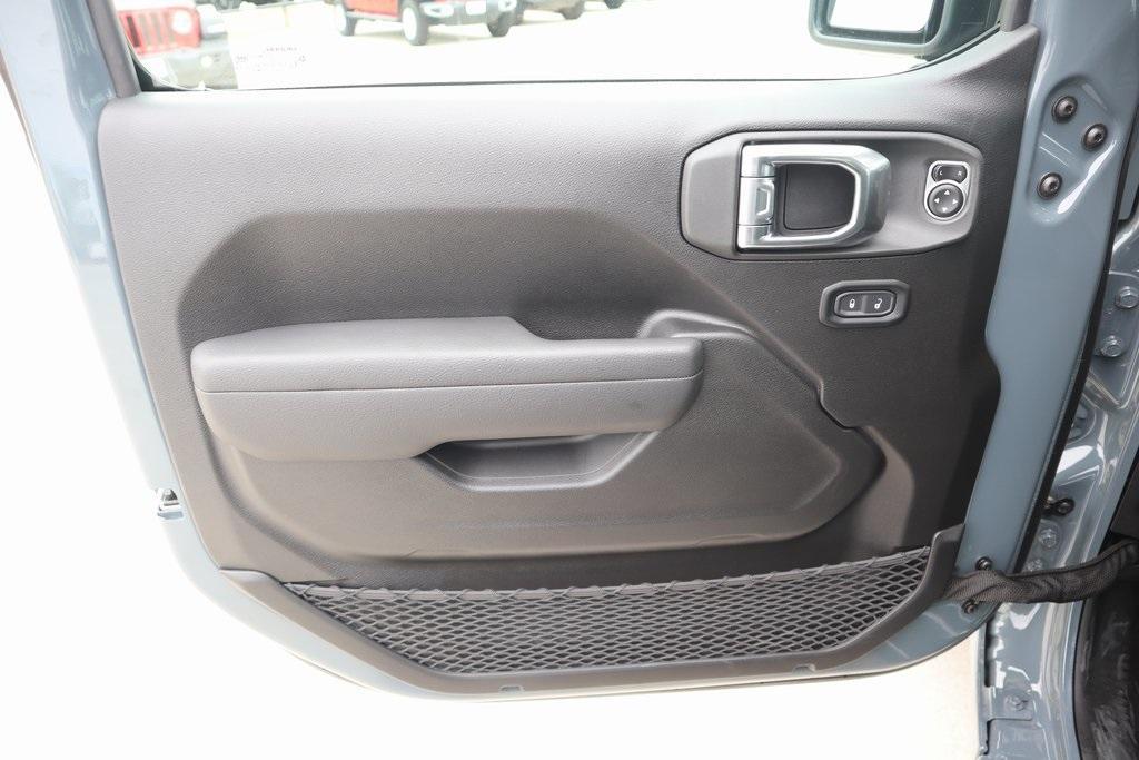 new 2025 Jeep Gladiator car, priced at $38,516
