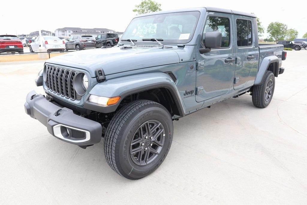 new 2025 Jeep Gladiator car, priced at $38,516