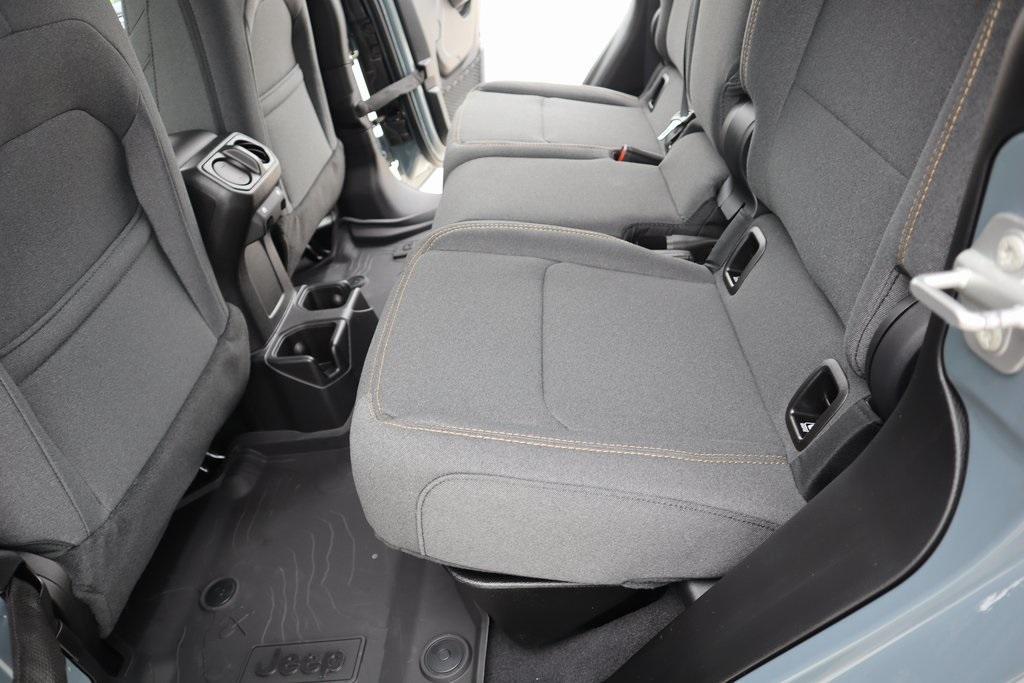 new 2025 Jeep Gladiator car, priced at $38,516