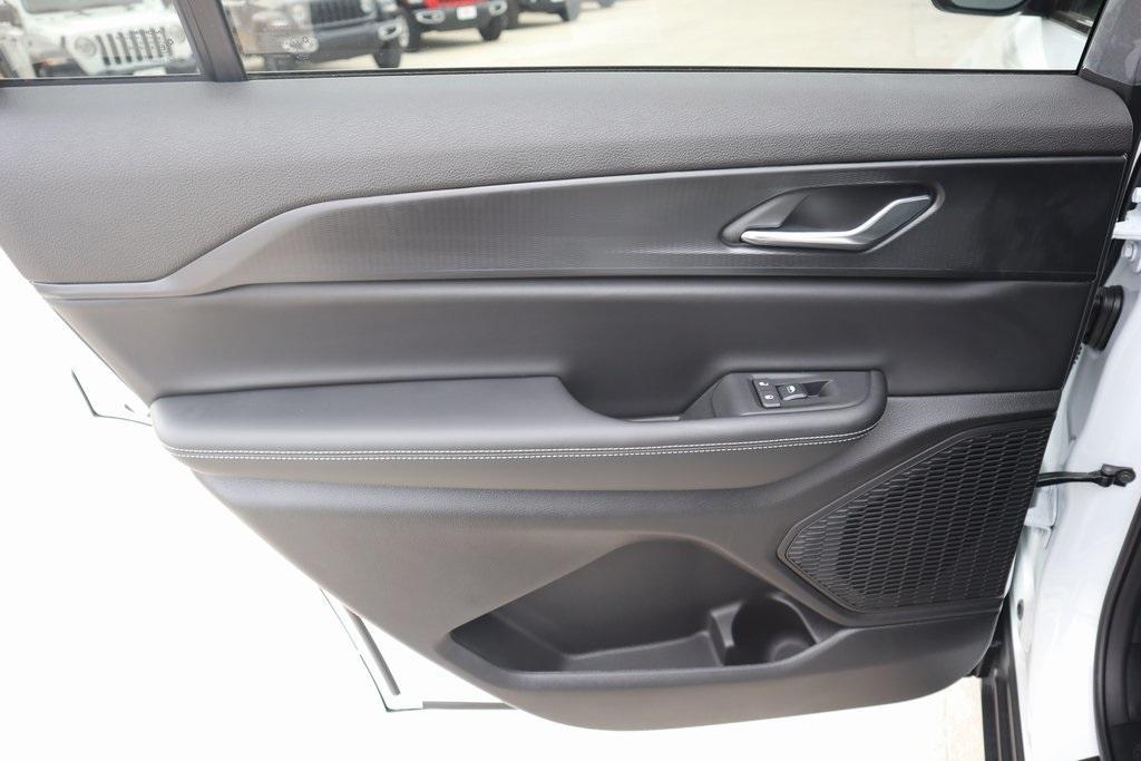 new 2025 Jeep Grand Cherokee L car, priced at $38,353
