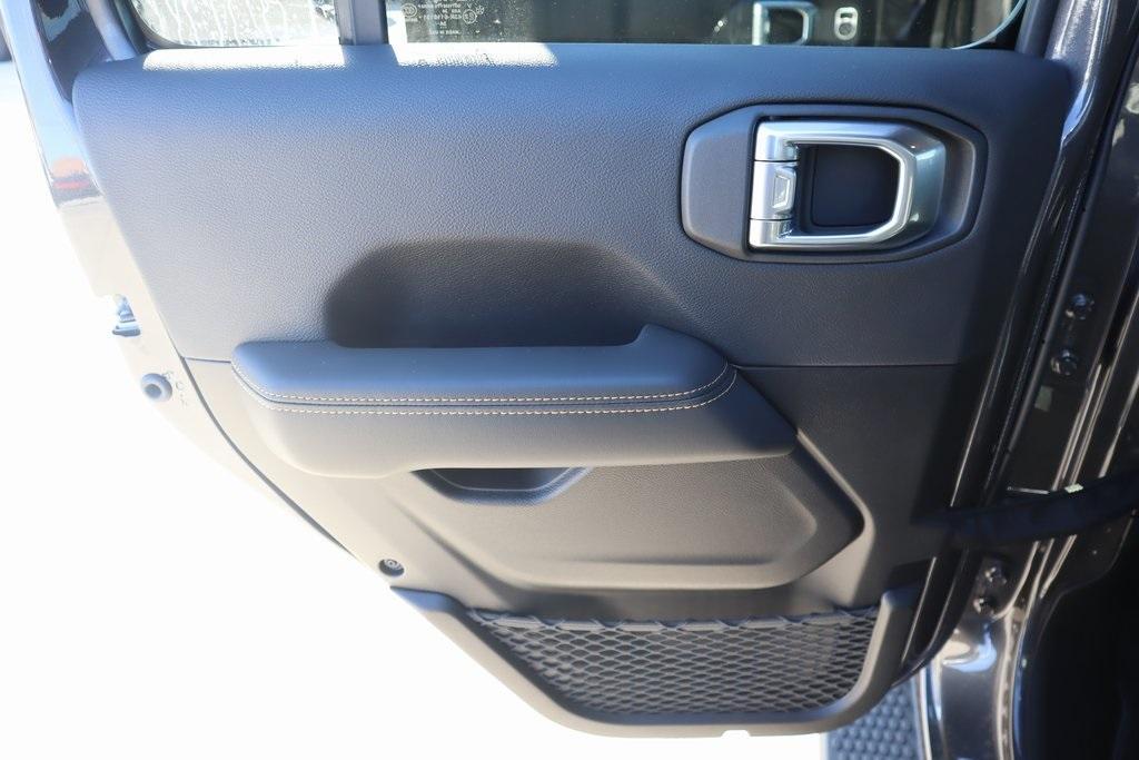 new 2025 Jeep Wrangler car, priced at $47,530
