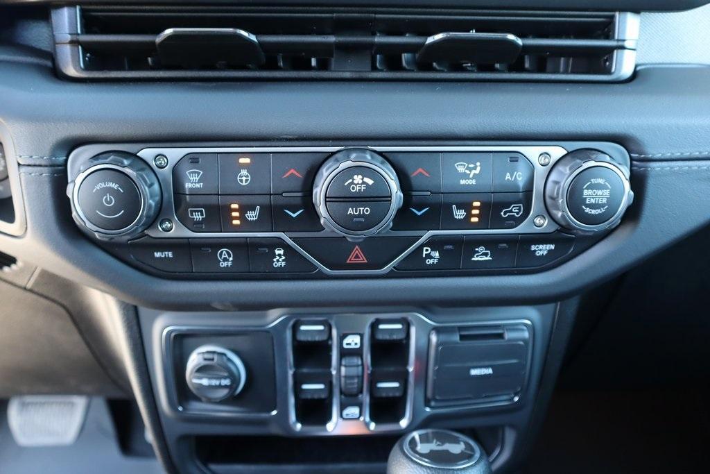 new 2025 Jeep Wrangler car, priced at $47,530