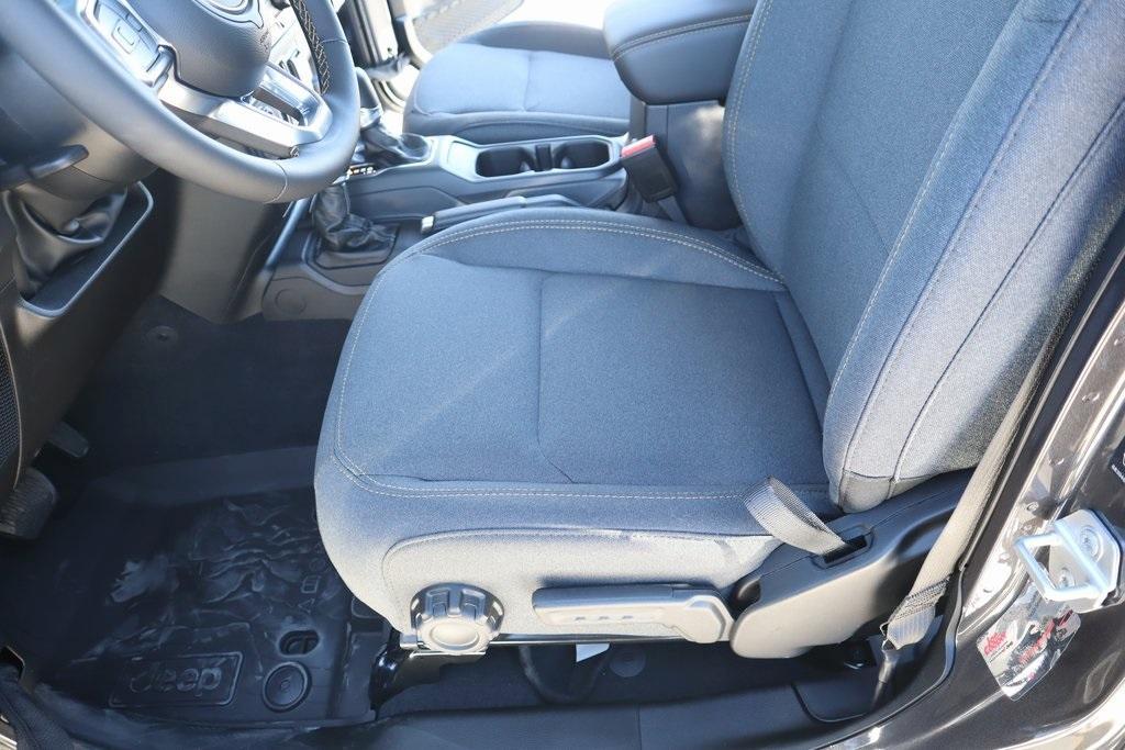 new 2025 Jeep Wrangler car, priced at $47,530