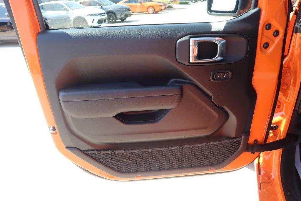 new 2025 Jeep Wrangler car, priced at $37,922