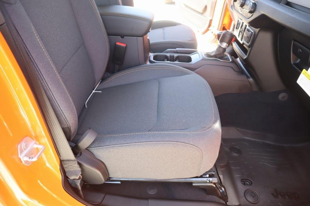 new 2025 Jeep Wrangler car, priced at $37,922