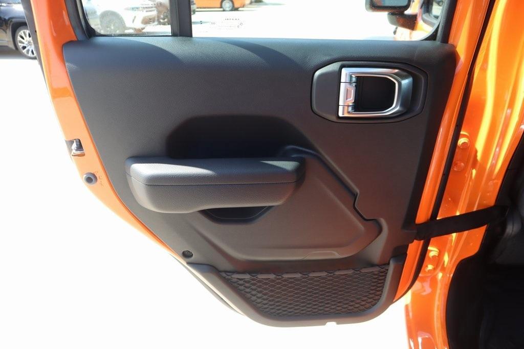 new 2025 Jeep Wrangler car, priced at $37,922