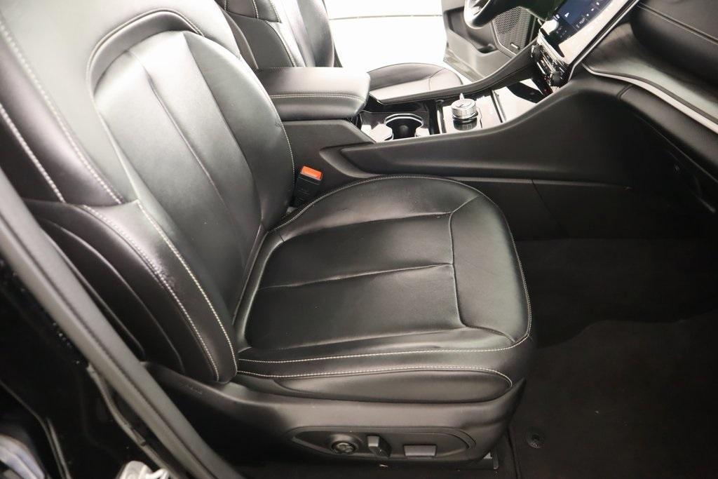 used 2022 Jeep Grand Cherokee car, priced at $31,559