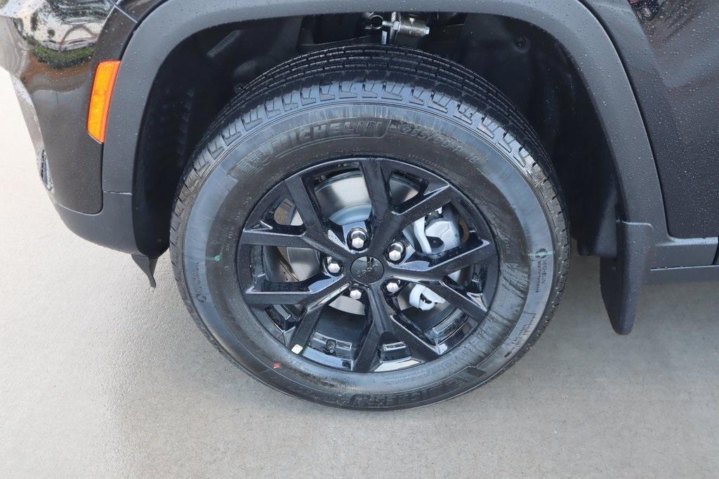 new 2025 Jeep Grand Cherokee car, priced at $40,281