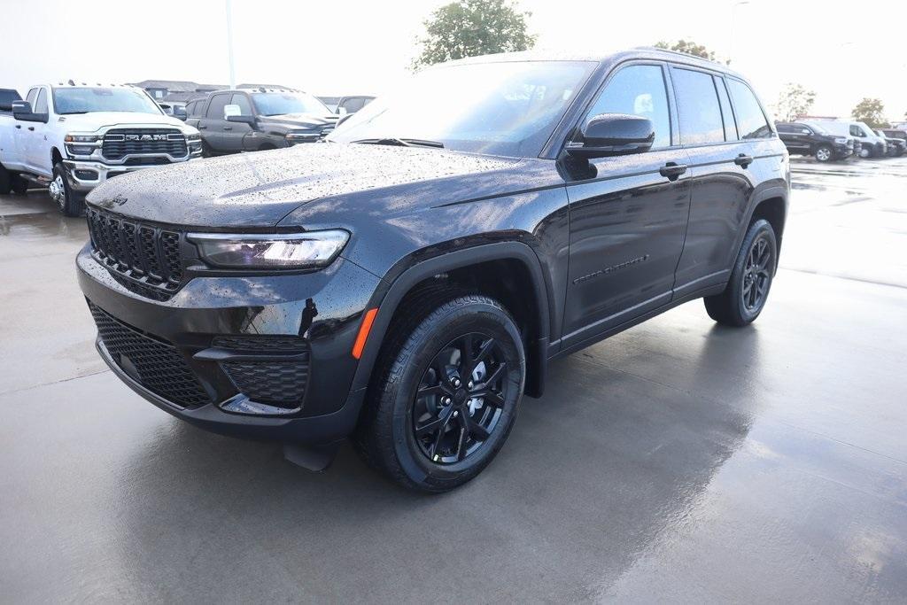 new 2025 Jeep Grand Cherokee car, priced at $40,281