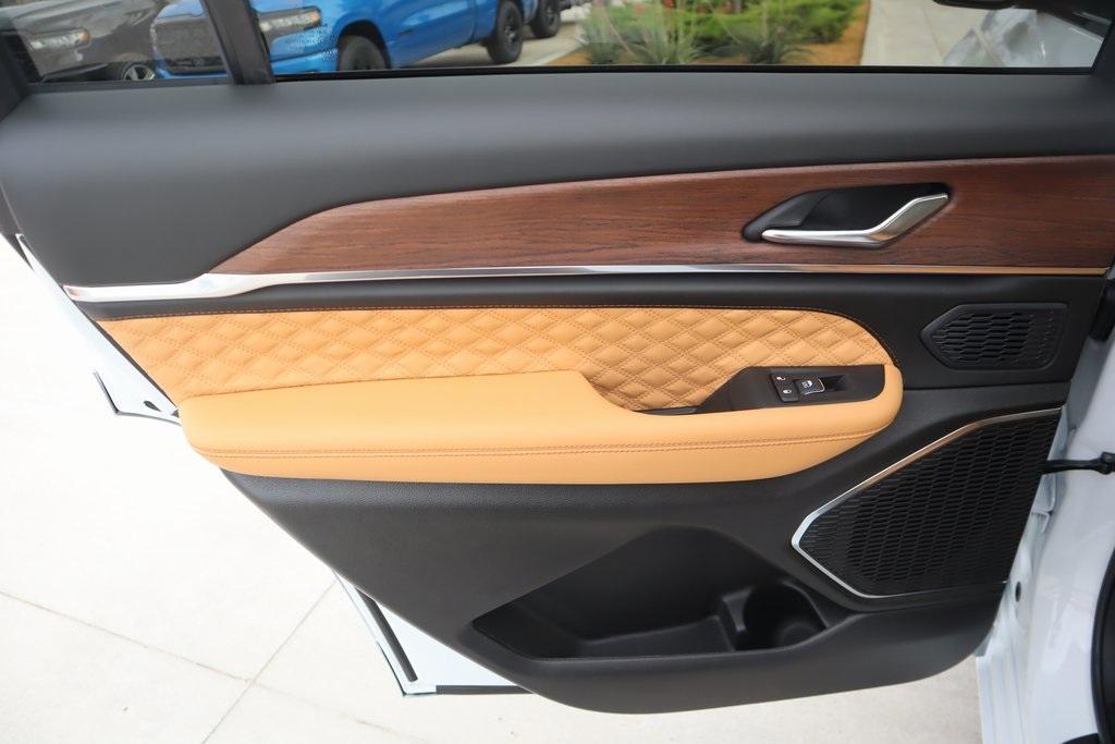 new 2025 Jeep Grand Cherokee L car, priced at $61,114