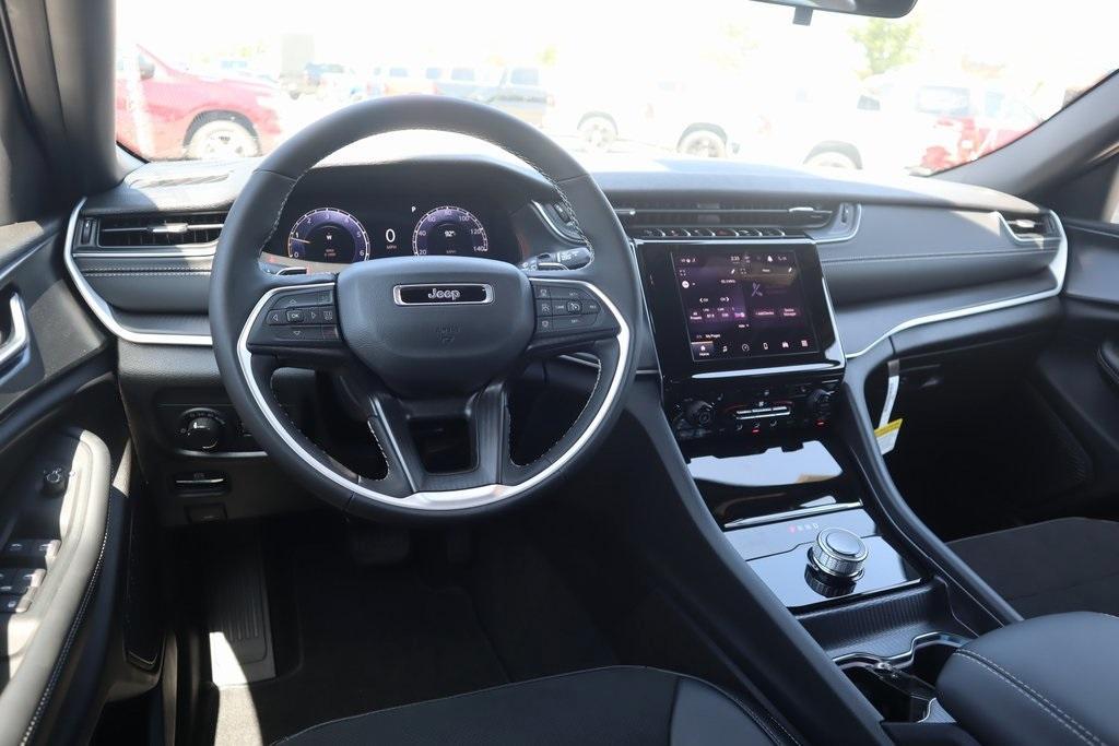 new 2025 Jeep Grand Cherokee car, priced at $37,371