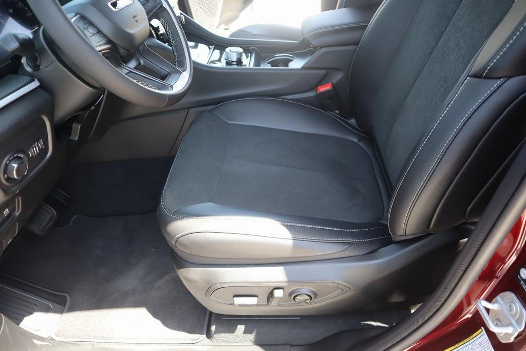new 2025 Jeep Grand Cherokee car, priced at $37,371
