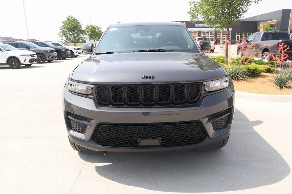 new 2025 Jeep Grand Cherokee car, priced at $39,702