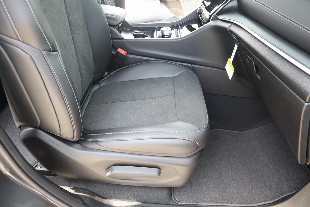 new 2025 Jeep Grand Cherokee car, priced at $39,702
