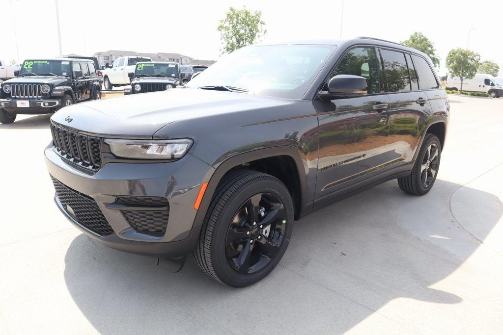 new 2025 Jeep Grand Cherokee car, priced at $39,702