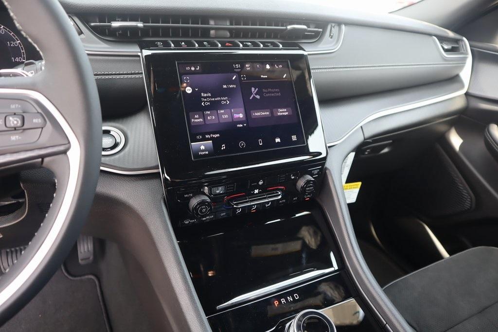 new 2025 Jeep Grand Cherokee car, priced at $39,702